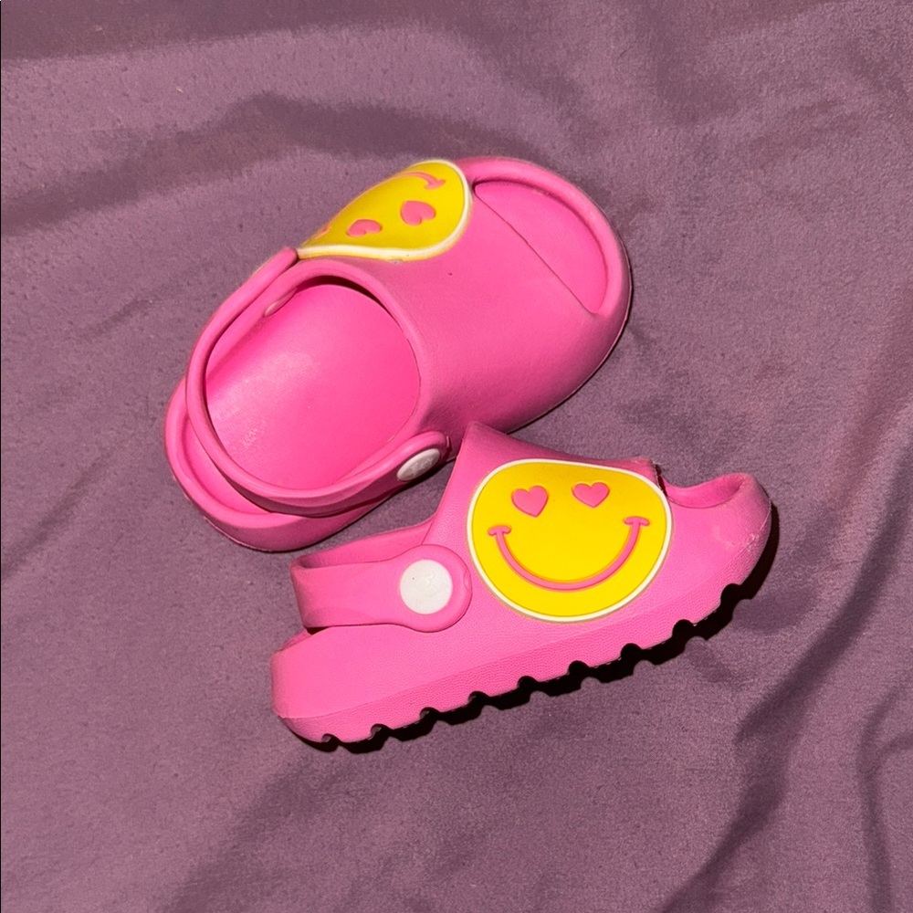 Pink Kids Clogs - Picture 2 of 4